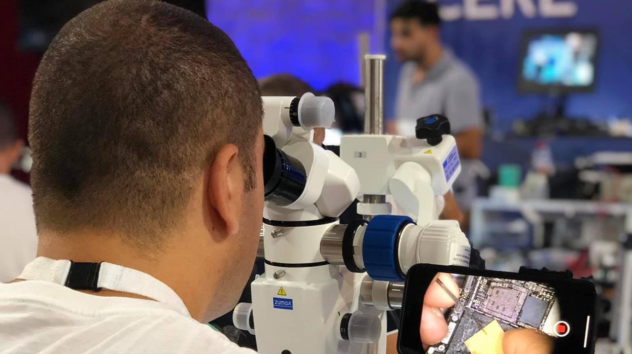 Pilas, epicentro internacional de la reparación de teléfonos móviles y tabletas