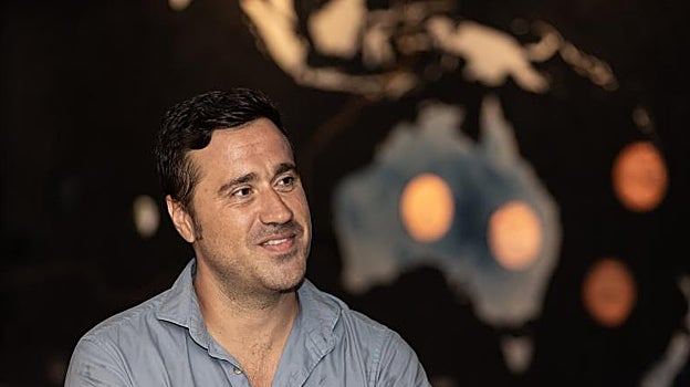 Fernando Viota, en el centro de interpretación de la circunnavegación