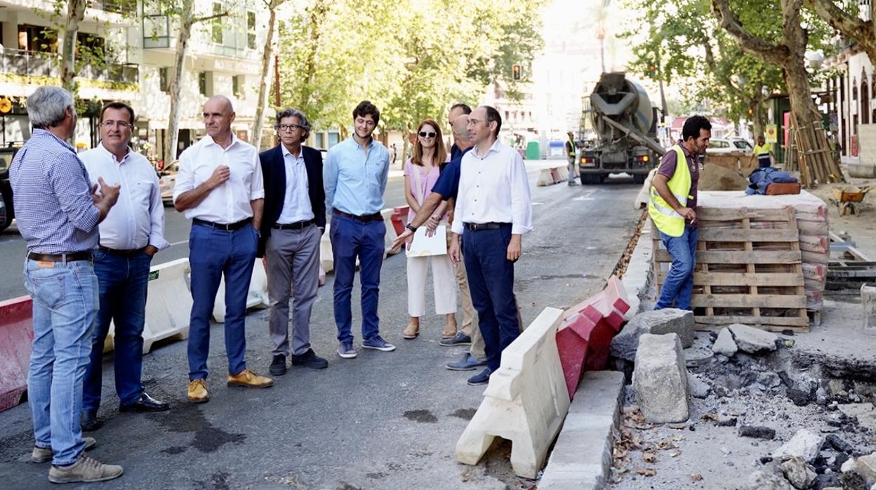 El Ayuntamiento acomete obras en la calle Reyes Católicos para ubicar las terminales de las líneas 40 y 41 de Tussam