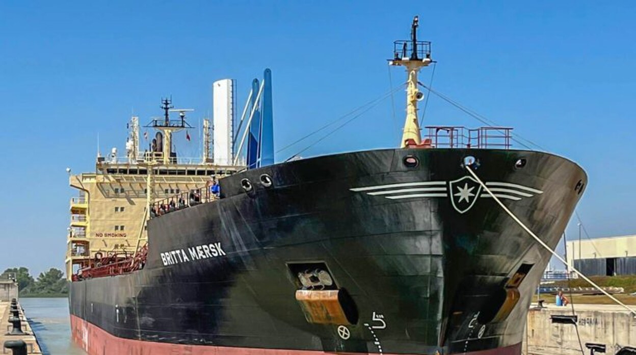 El Puerto de Sevilla recibe el segundo buque de carga más grande que ha navegado por el Guadalquivir