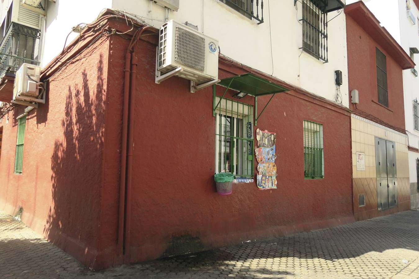 Las llamadas ventanitas son un tipo de mercado negro muy asentado en Sevilla