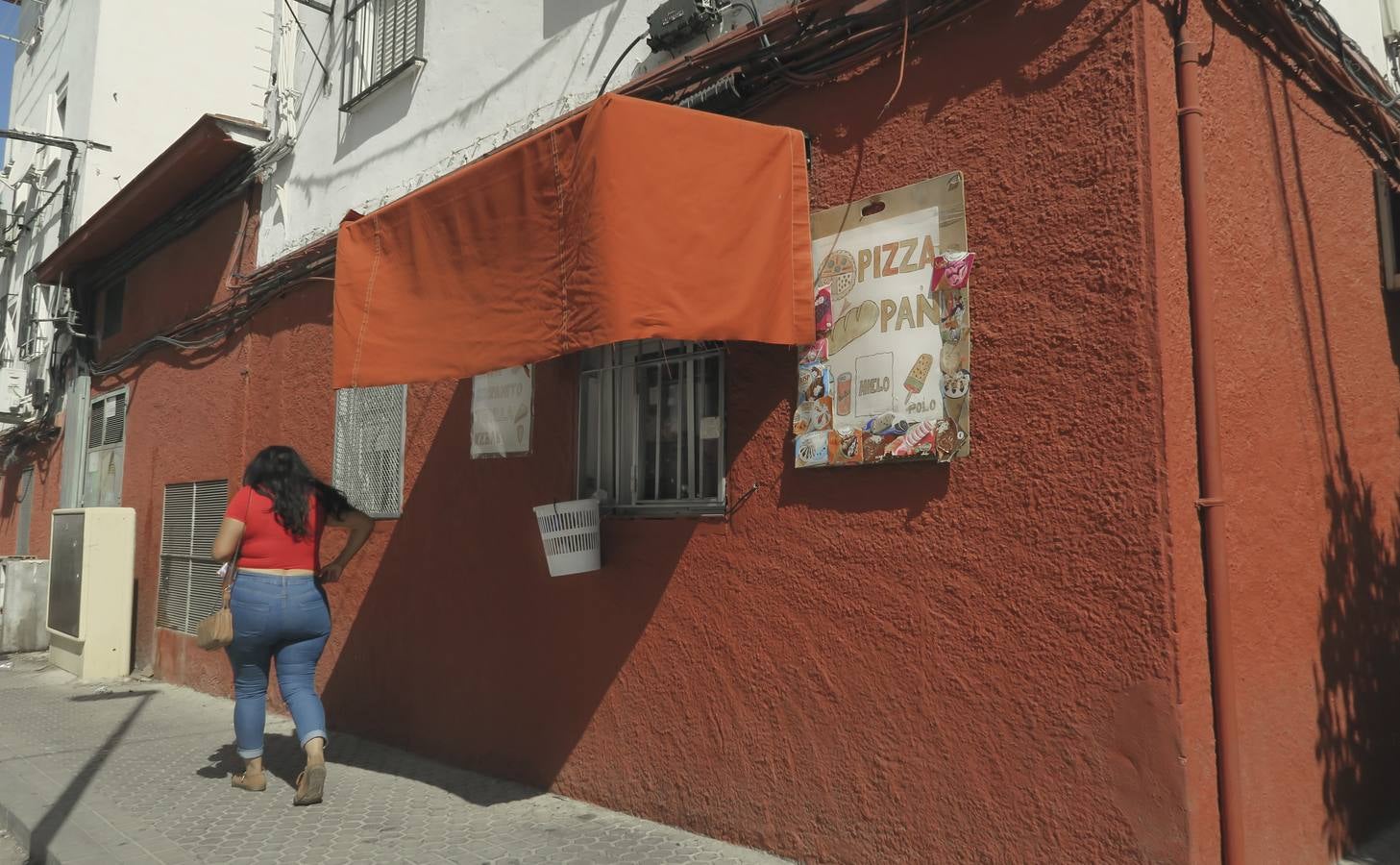Las llamadas ventanitas son un tipo de mercado negro muy asentado en Sevilla