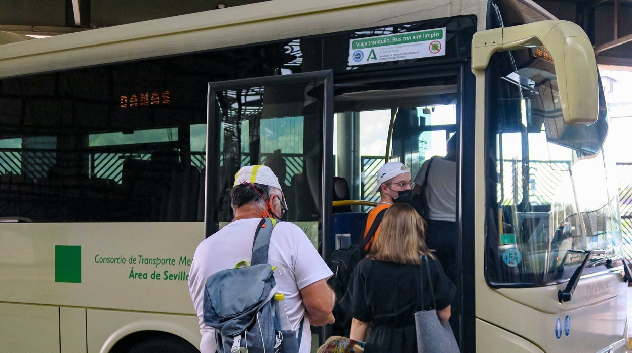 El transporte público metropolitano ya ha recuperado el 88% de viajeros que registró el año previo al Covid