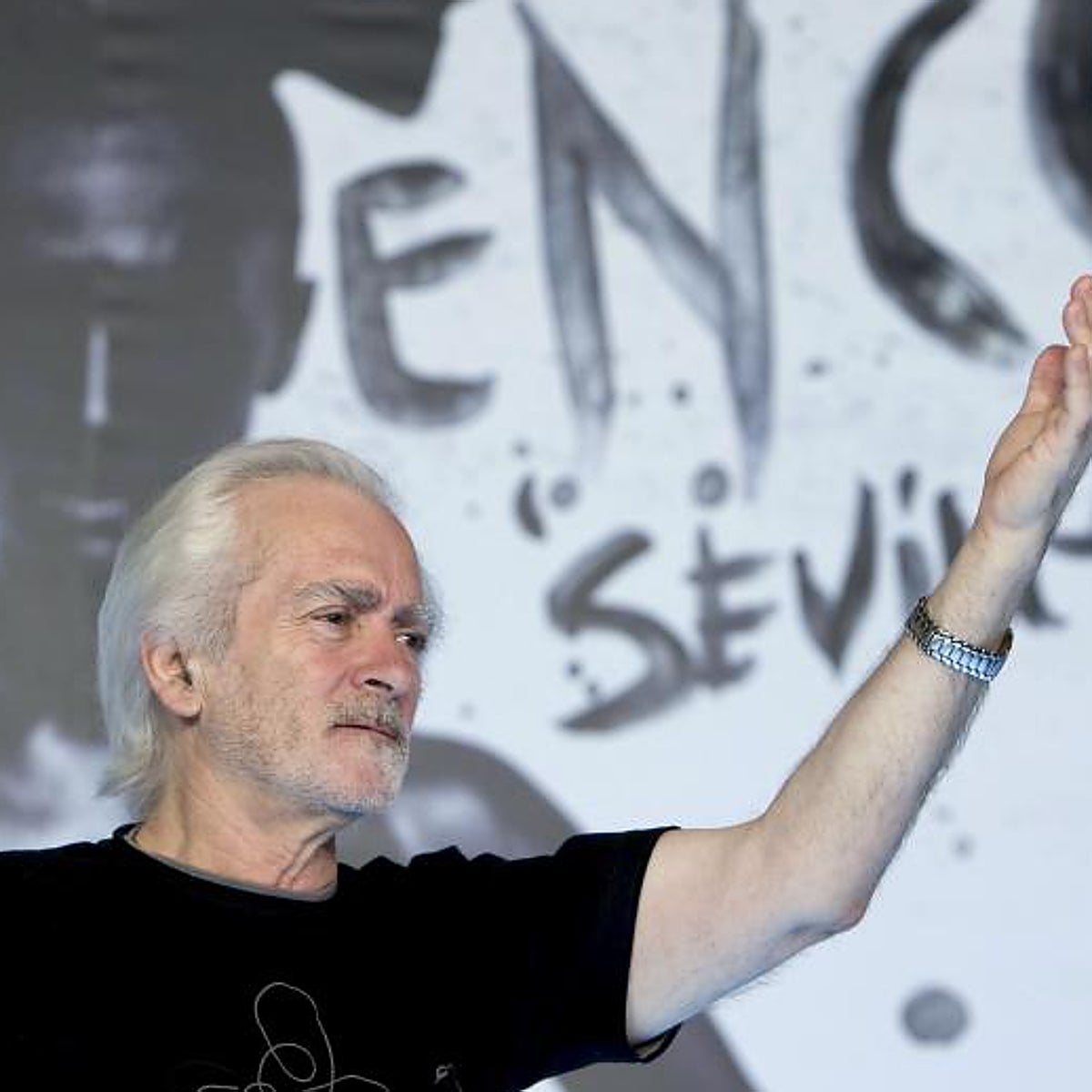 El presidente de la Junta de Andalucía destaca el «inmenso legado» que deja el «genio» de Manolo Sanlúcar