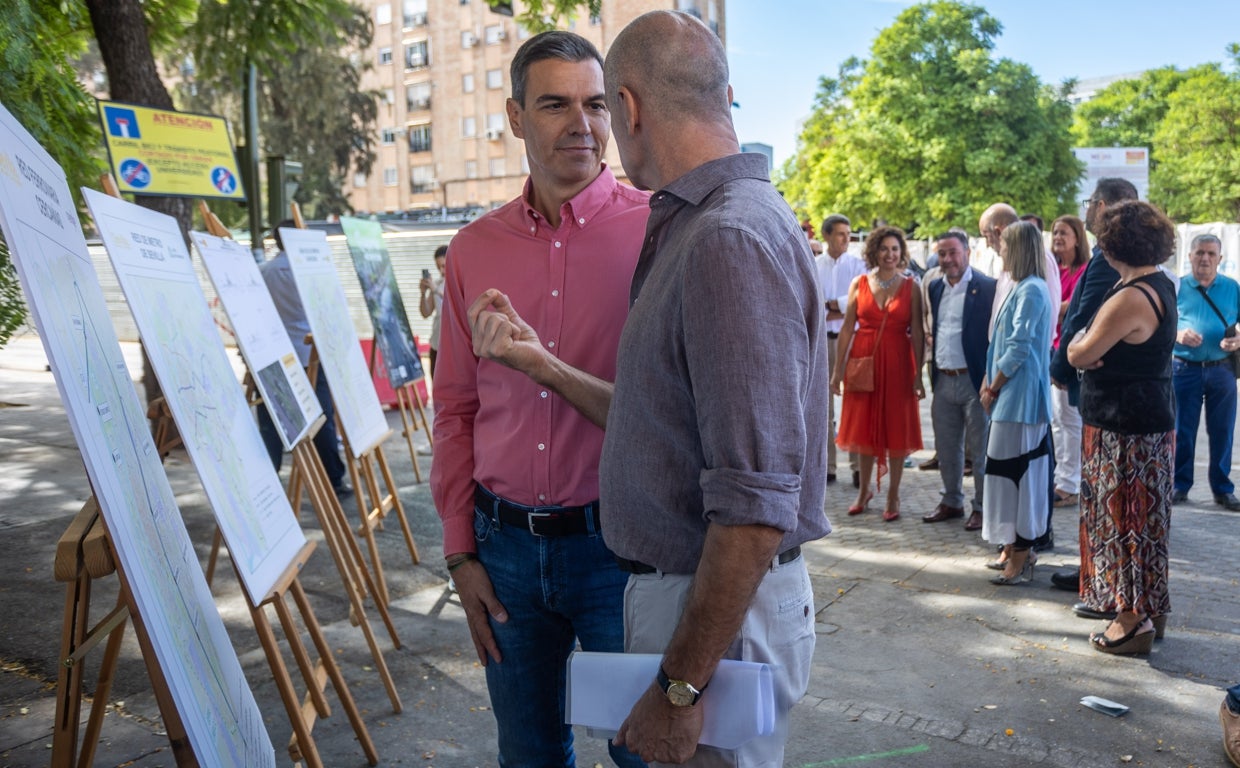 El alcalde de Sevilla, Antonio Muñoz, reivindicó al presidente del Gobierno las necesidades en infraestructuras de la ciudad