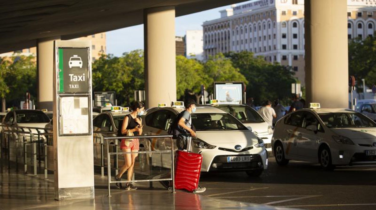 Sevilla tiene ahora doscientos taxis menos que el año pasado