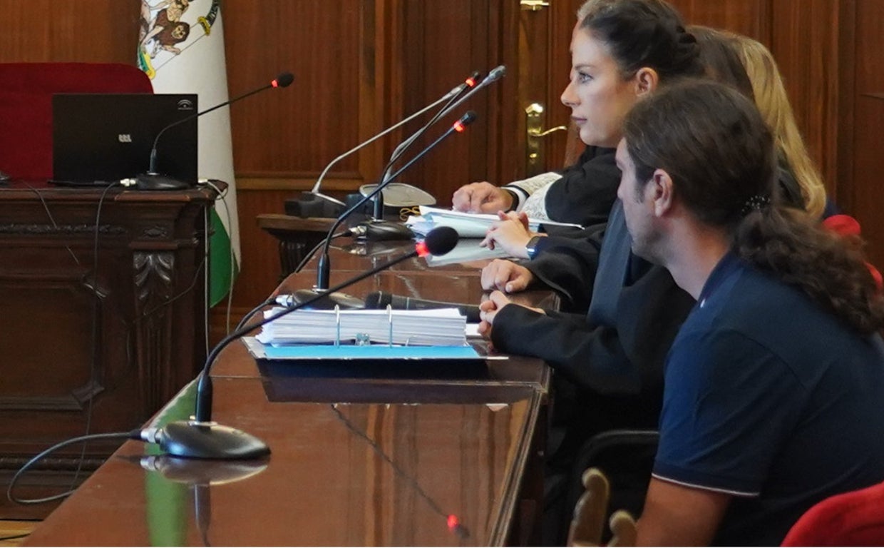 El procesado, en el banquillo de los acusados