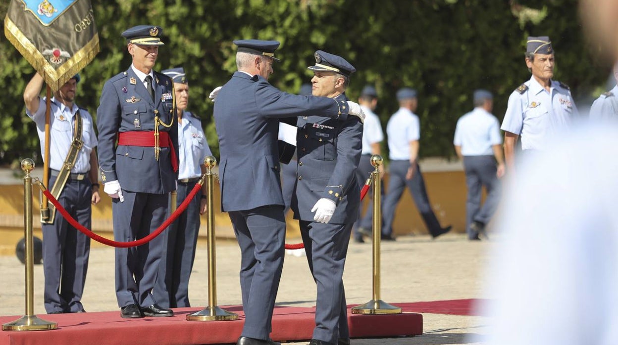 Relevo de mando del nuevo coronel Jefe de la Maestranza Aérea de Sevilla en Tablada