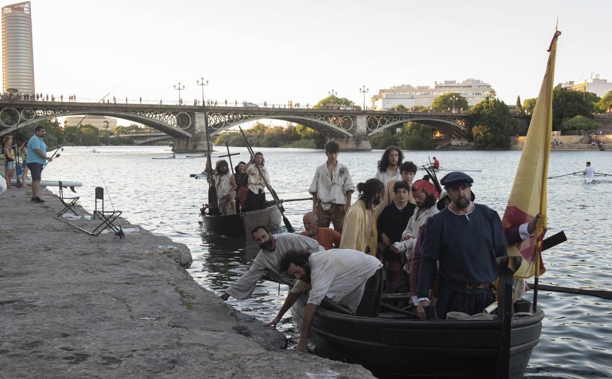 Recreación del desembarco de los hombres de Elcano