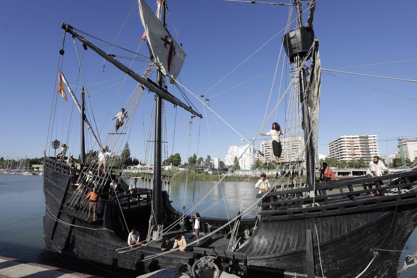 La nao Victoria vuelve a Sevilla cinco siglos después