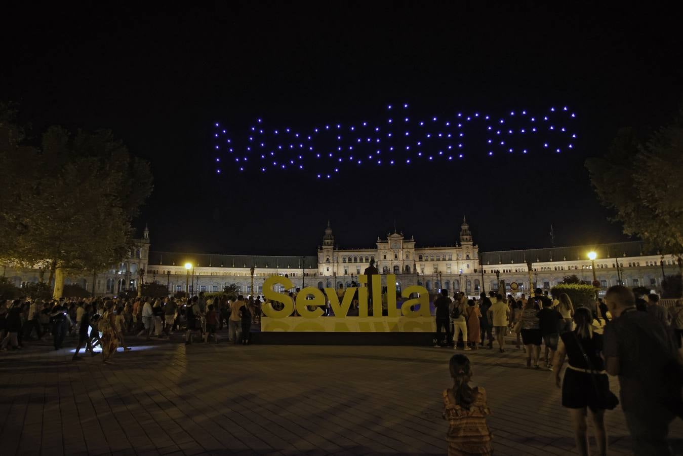 Un momento del espectáculo de drones que tuvo que suspenderse