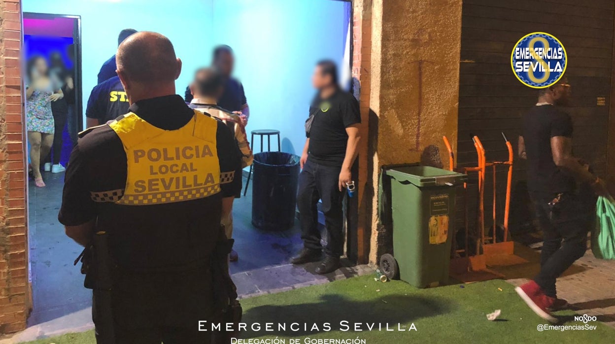 Desalojan a 500 personas y cierran dos locales en Sevilla por no cumplir medidas de evacuación