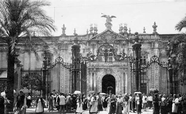 Vuelve la liadora de cigarrillos Vilaseca a la Fábrica - La Fábrica, Museo  de la Universidad de Sevilla