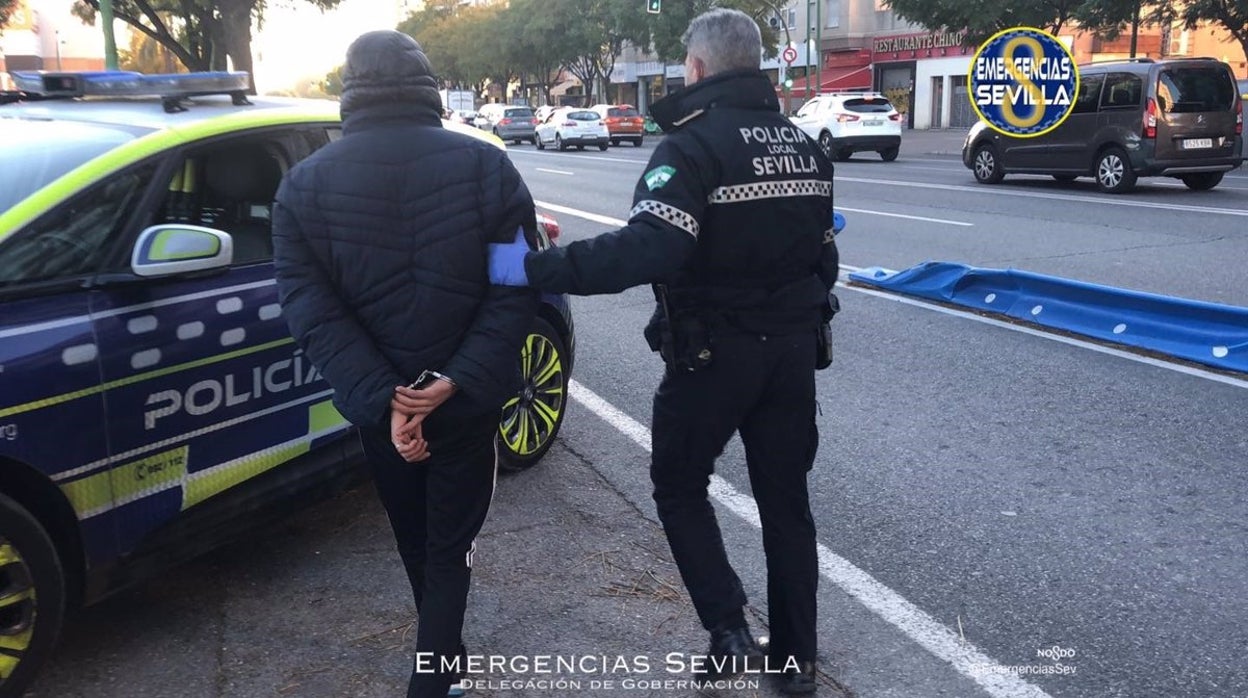 Detenido tras llevarse a la fuerza a un vecino de Los Pajaritos para cobrar una deuda