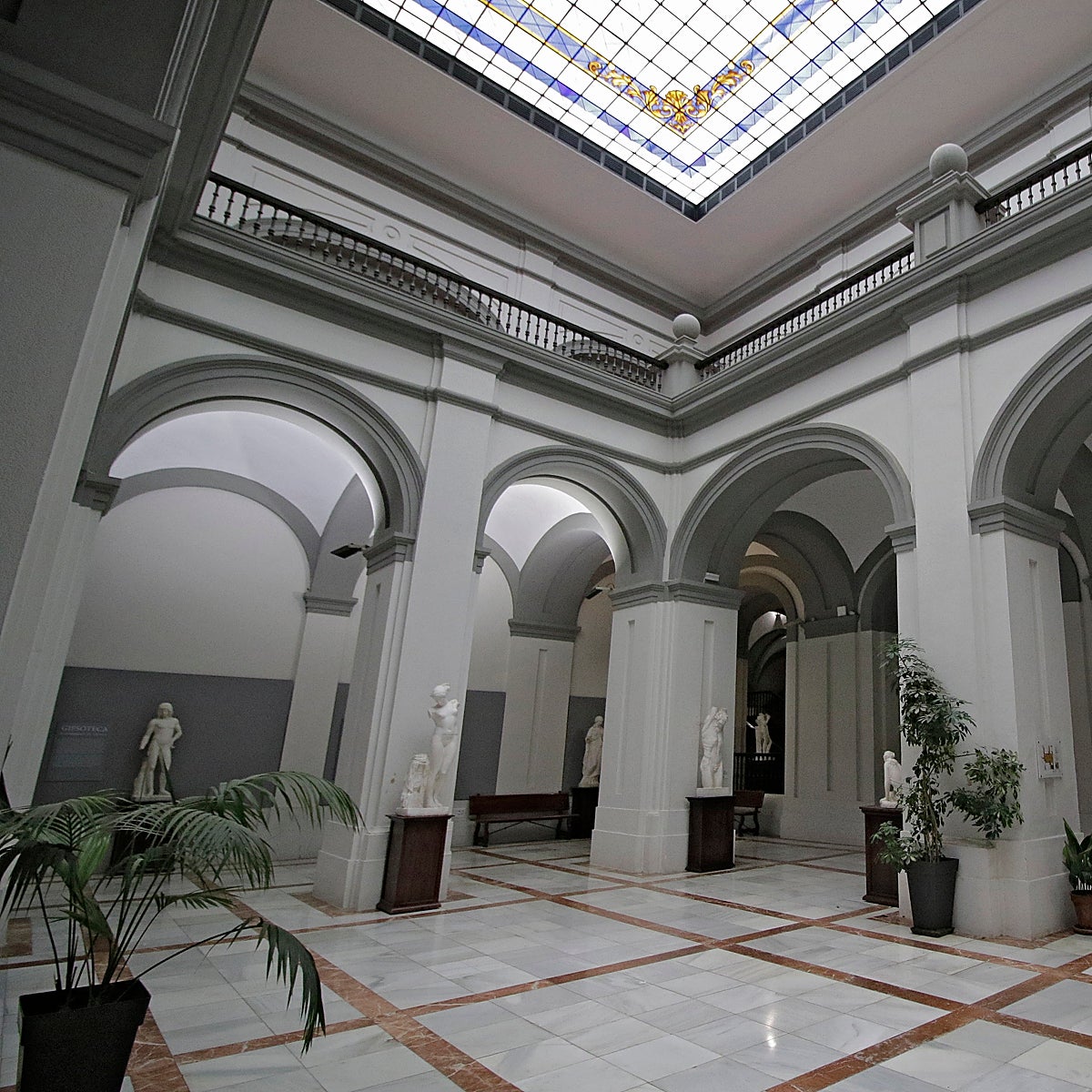 El rector, en contra de un museo en la Fábrica de Tabacos: «Hay muchísimos sitios para una pinacoteca, pero no la Universidad»