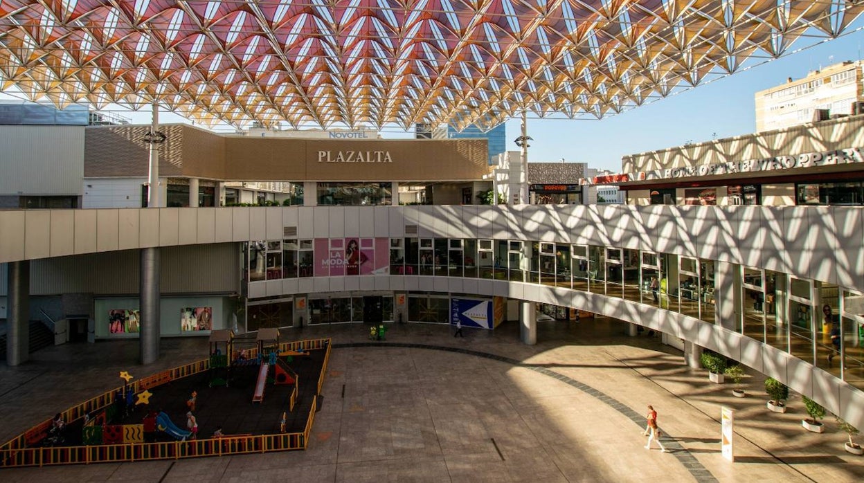 Nervión Plaza inaugura 'Plazalta', una zona de restauración en la terraza de los antiguos cines