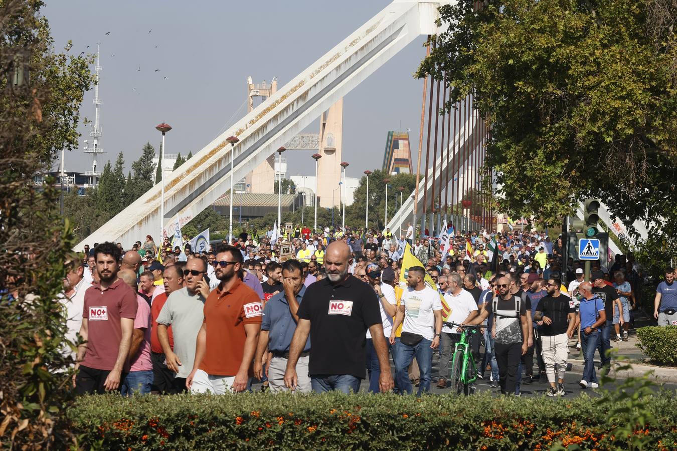 Protesta de los taxistas contra la regulación de la Junta a los VTC en Sevilla