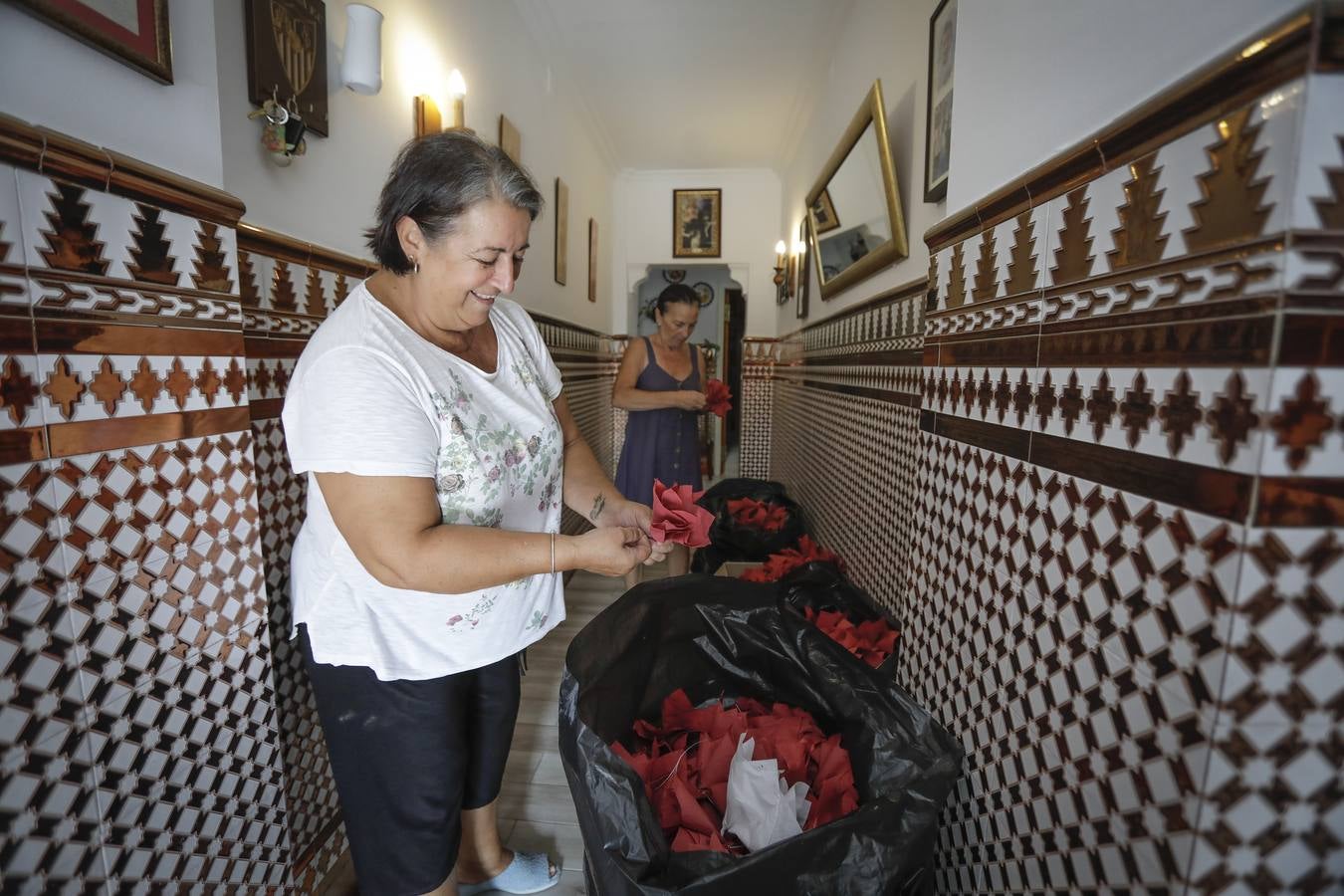 El barrio sevillano del Cerro del Águila se prepara para la salida extraordinaria de la Virgen de los Dolores