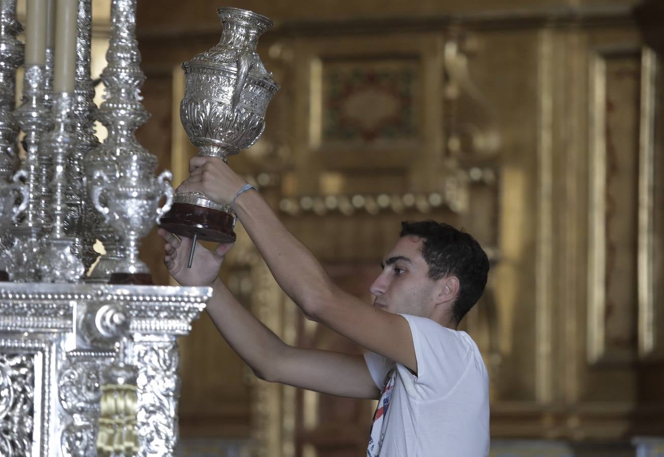 El barrio sevillano del Cerro del Águila se prepara para la salida extraordinaria de la Virgen de los Dolores