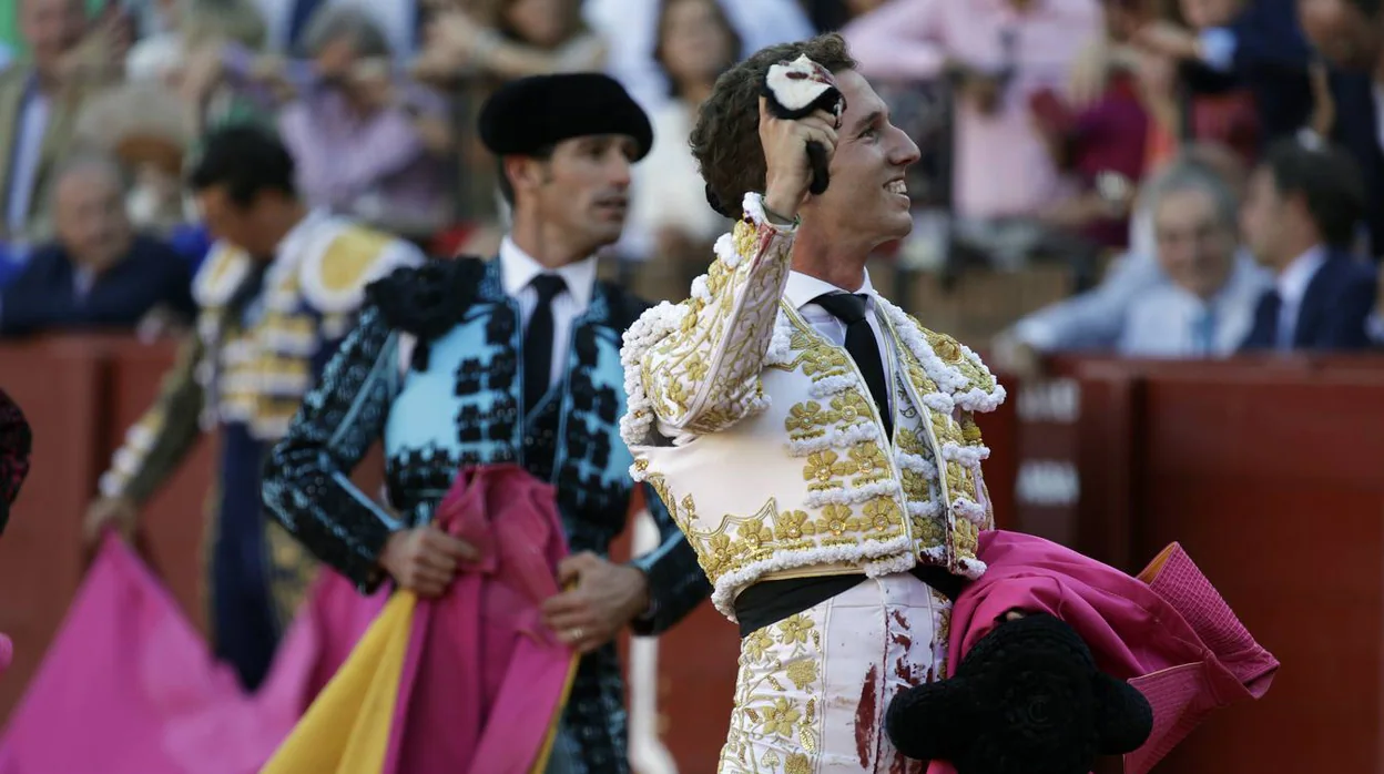 Las imágenes de la segunda corrida de la Feria de San Miguel de Sevilla 2022 con Manzanares, Rey y Calerito