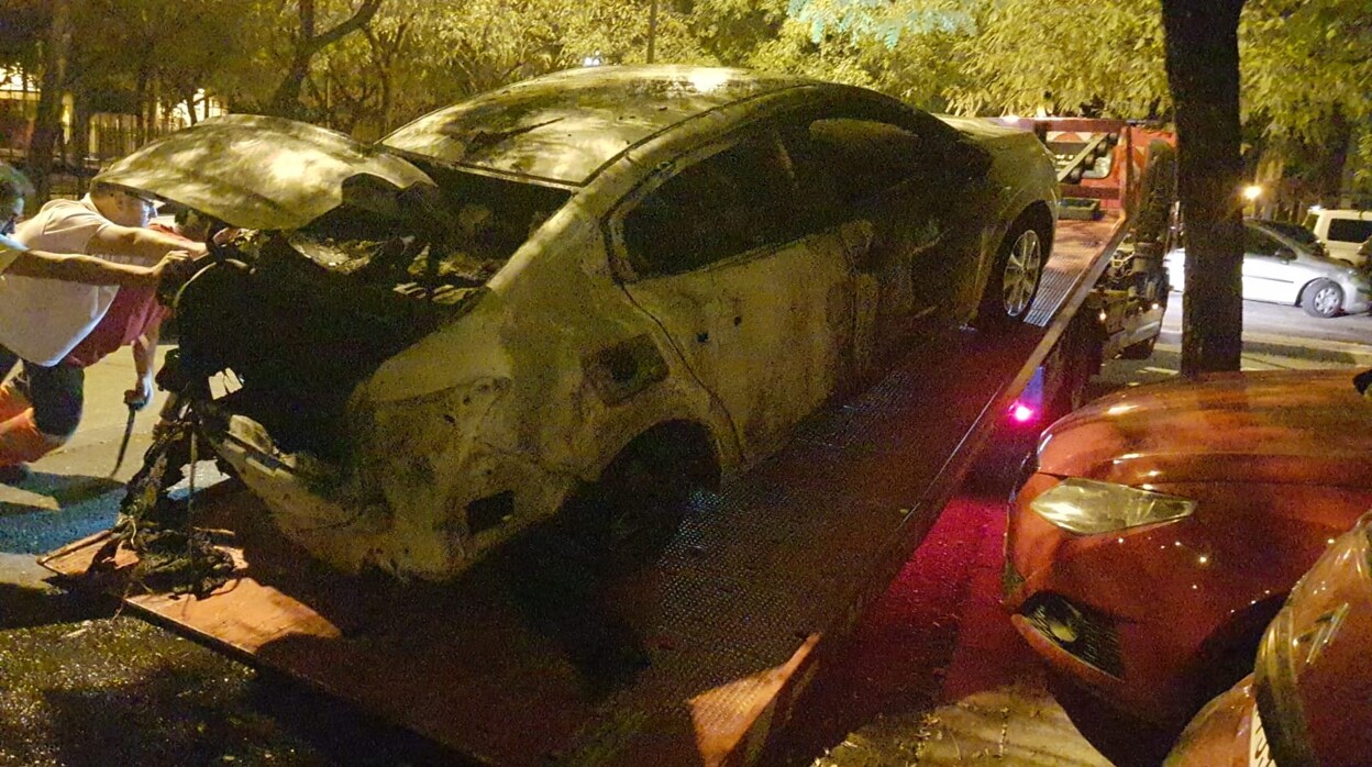 La Unión Sevillana del Taxi denuncia la quema de vehículos durante la huelga en la capital