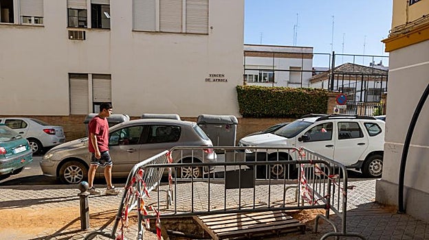 Uno de los agujeros abiertos en el barrio
