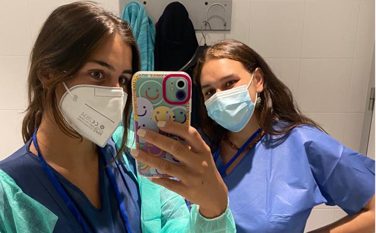 Las enfermeras sevillanas Araceli Pantoja y Alejandra Muñoz