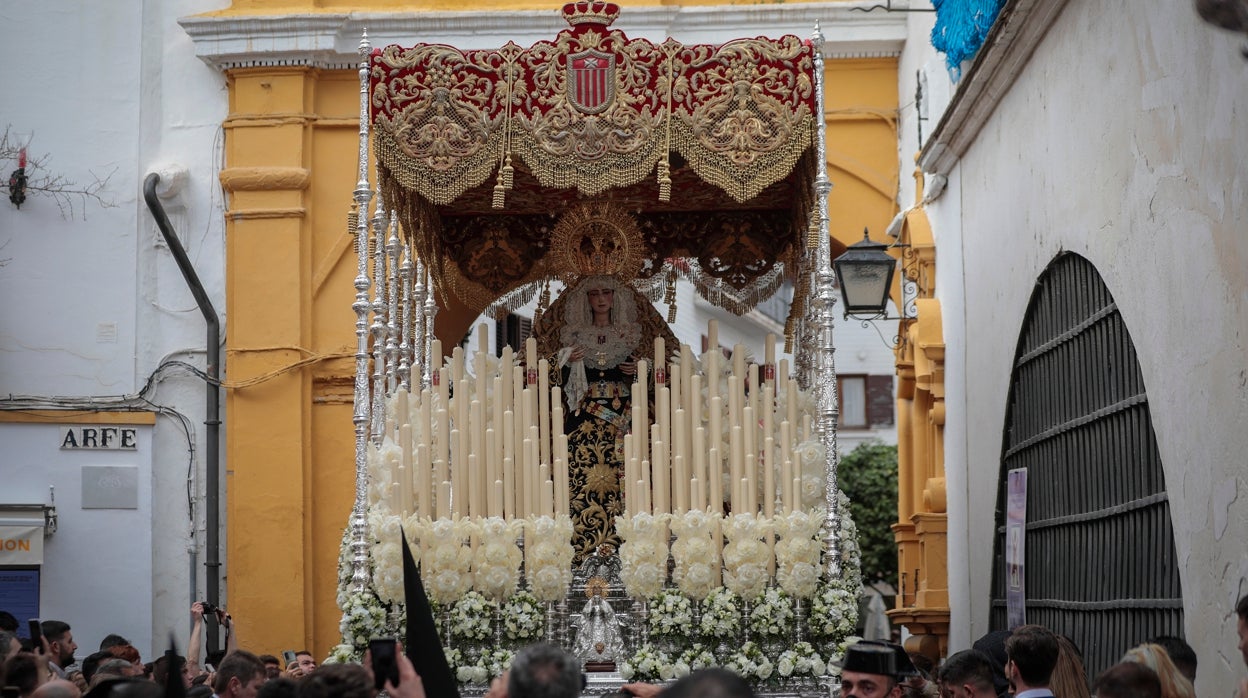 Cortes de tráfico y dispositivos de seguridad y limpieza por la salida de la Virgen de las Mercedes de Santa Genoveva