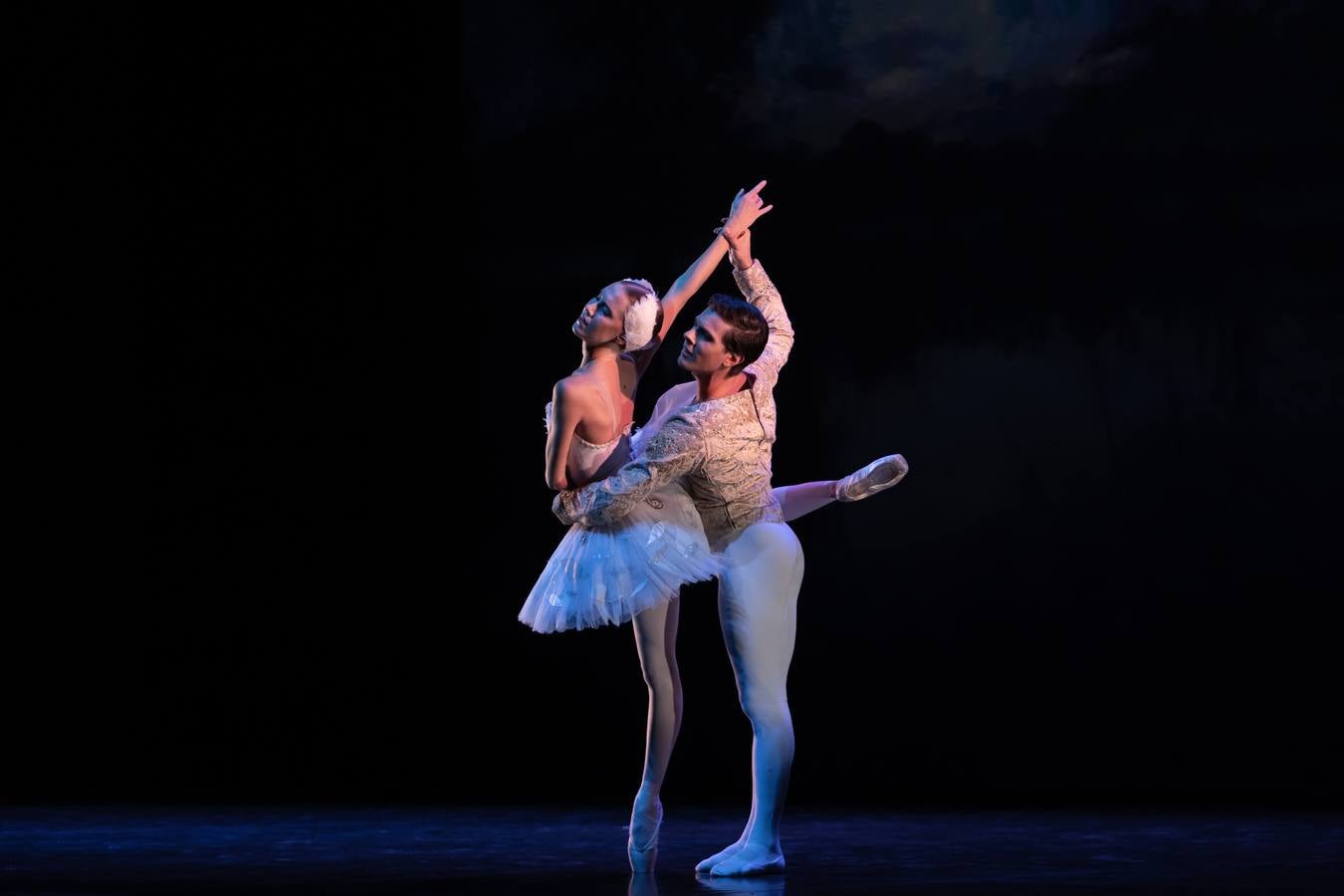 El ballet blanco volvió al Maestranza con el homenaje a Alicia Alonso