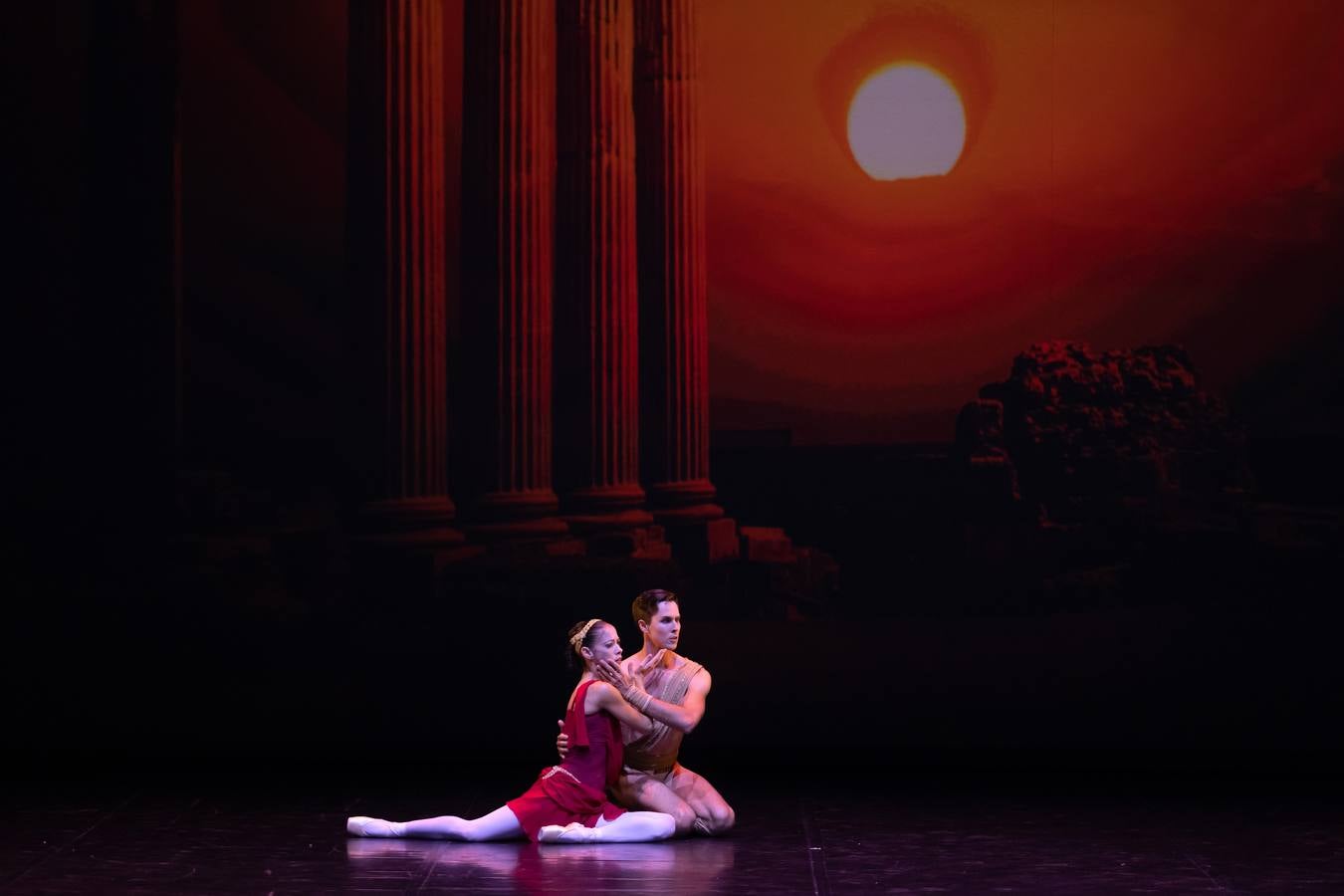 El ballet blanco volvió al Maestranza con el homenaje a Alicia Alonso