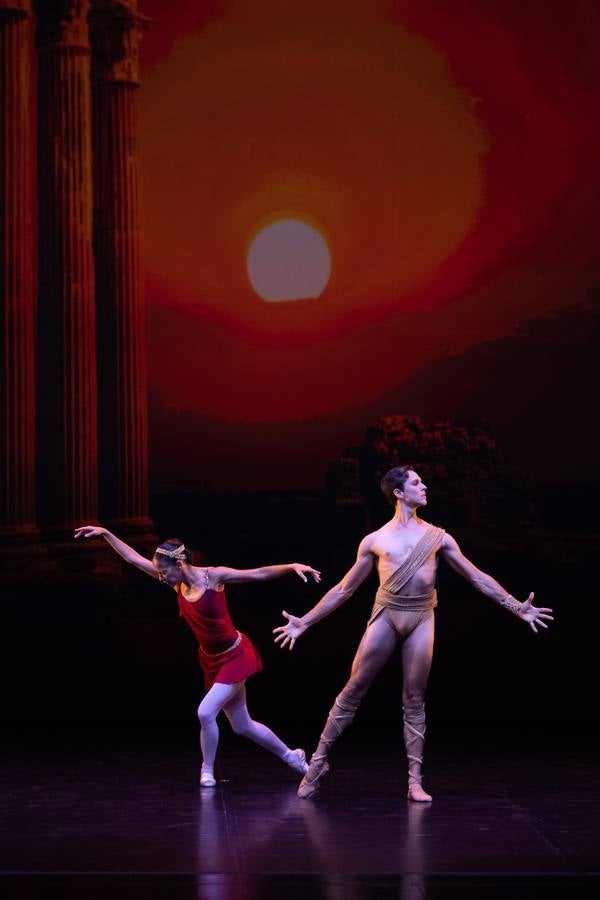 El ballet blanco volvió al Maestranza con el homenaje a Alicia Alonso