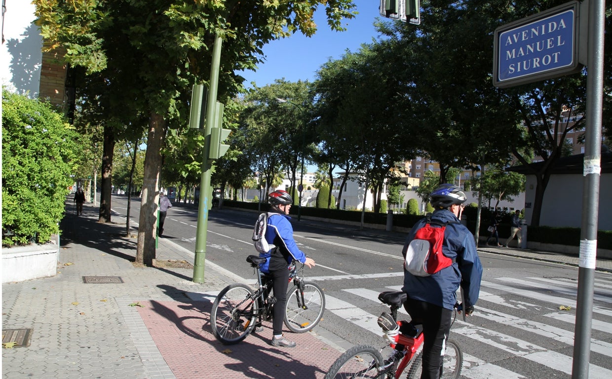 El conductor sufrió el infarto cuando circulaba por la avenida Manuel Siurot