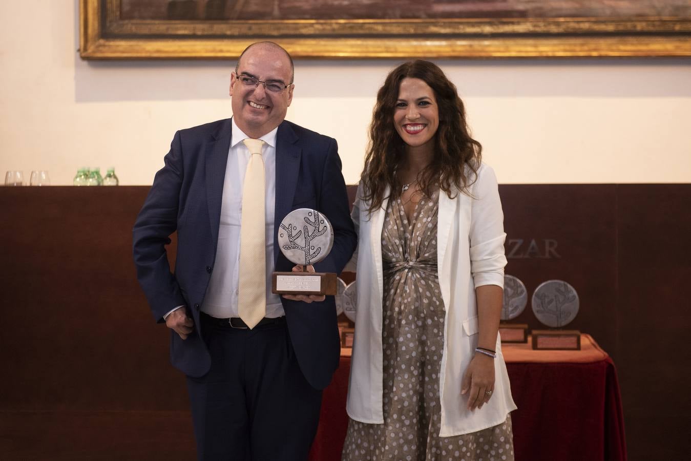 Jaime Bedmar recibe uno de los premios