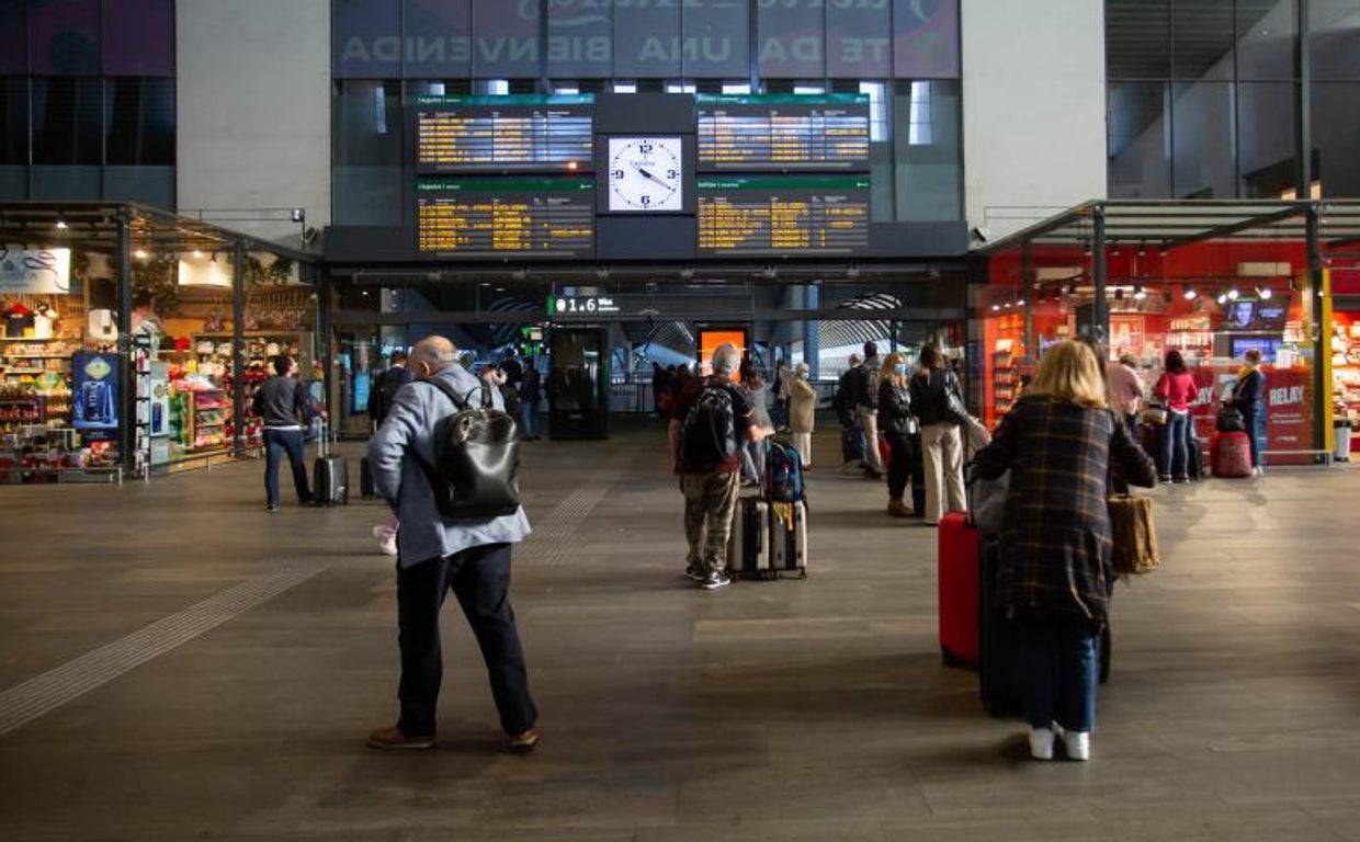 Estación de Santa Justa de Sevilla, que recupera el AVE con Valencia