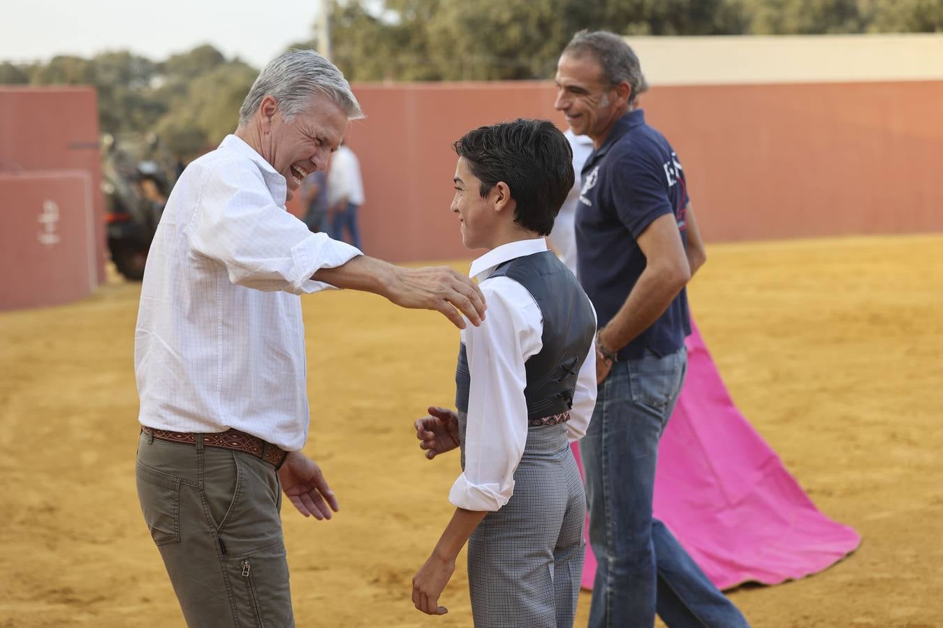 El novillero Marco Pérez, en la finca de Juan Antonio Ruiz 'Espartaco'