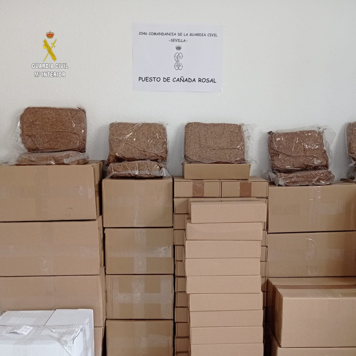 Dos detenidos en Cañada Rosal por traficar con 200 kilos de tabaco de contrabando