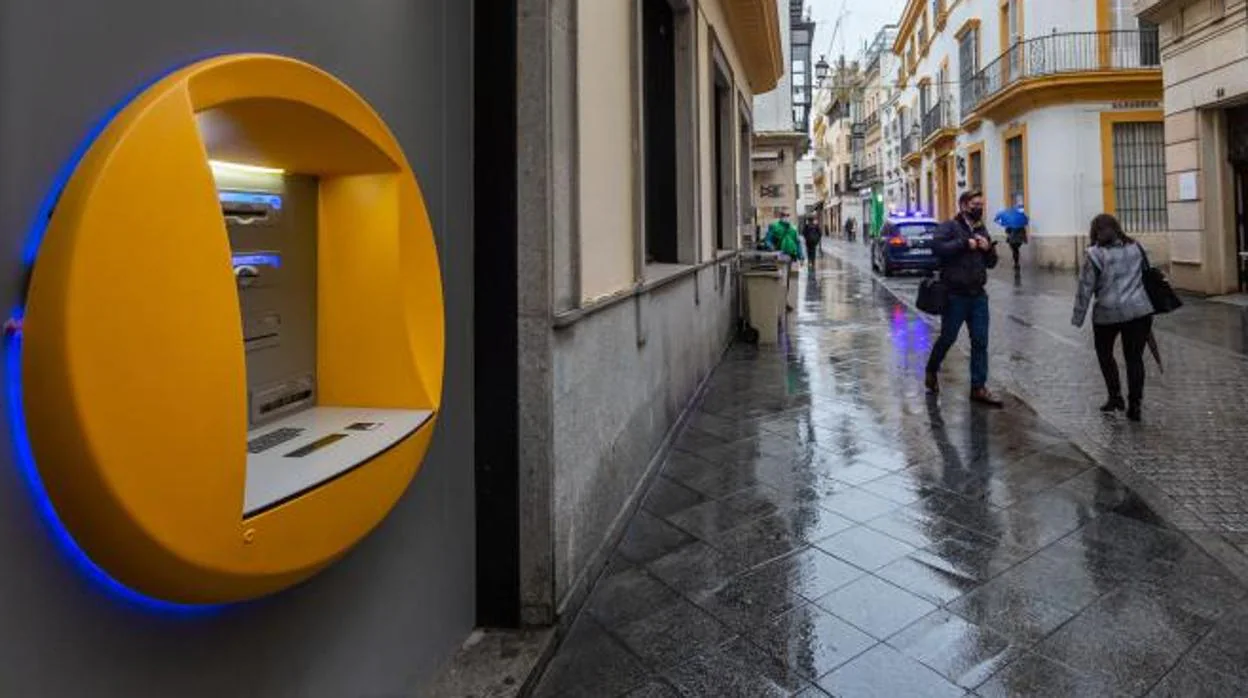 Novedades en los cajeros Caixabank: atentos los clientes de ING y Sabadell