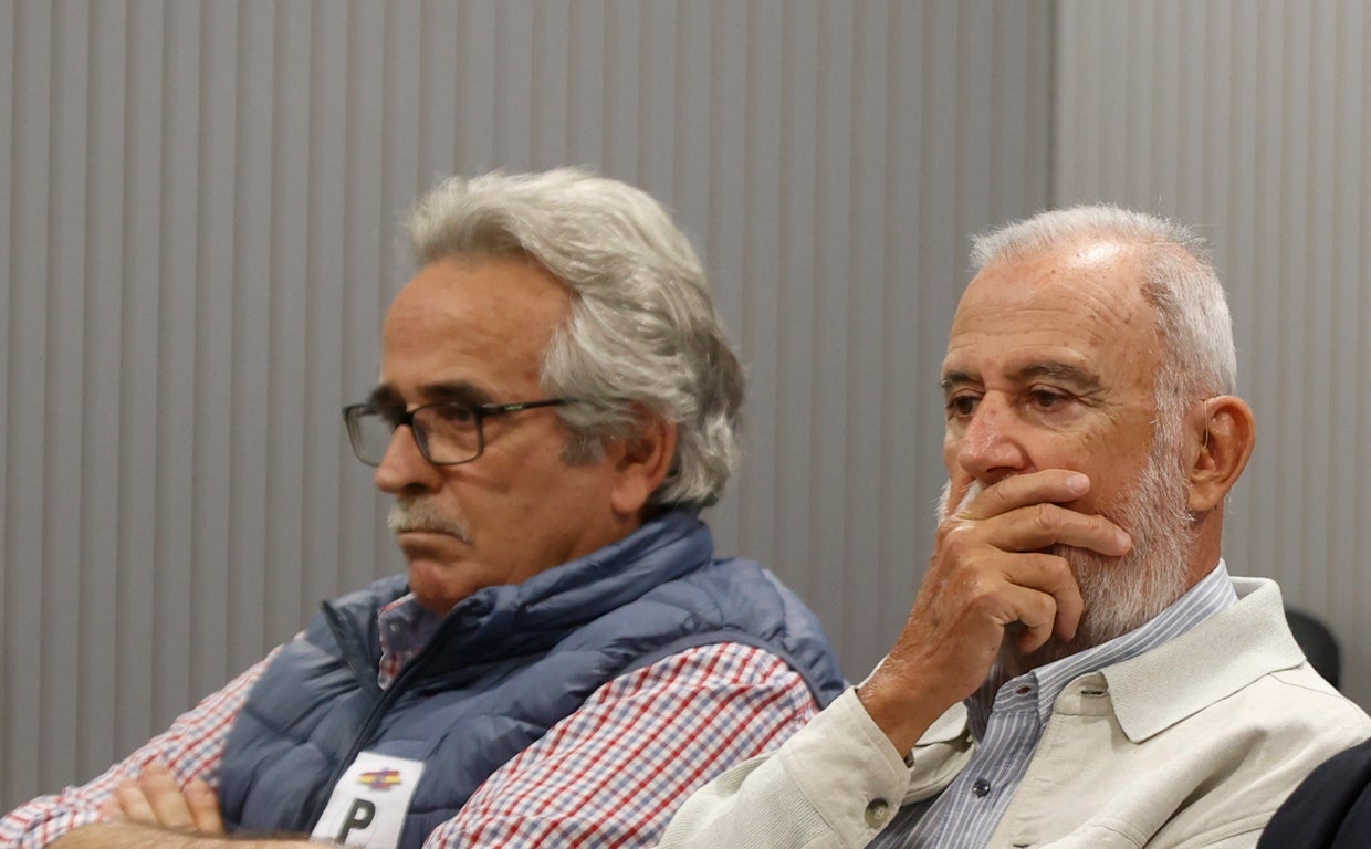 Antonio Rodrigo Torrijos, junto al que fuera asesor de IU Antonio Miguel Ruiz, en la primera sesión del juicio en la Audiencia Nacional