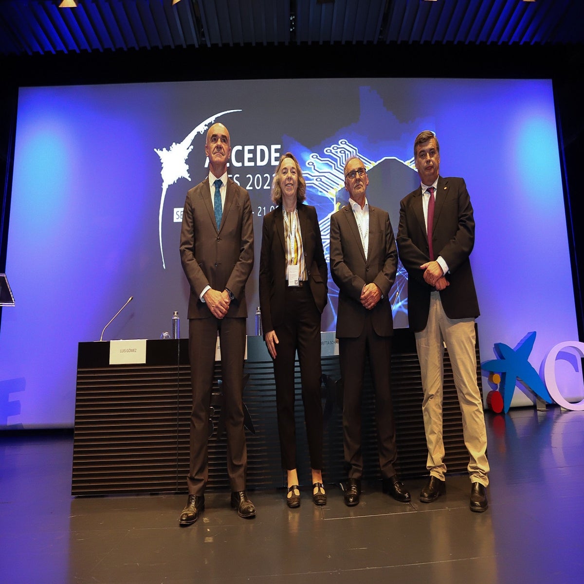 El alcalde de Sevilla: «Somos la referencia de la industria aeroespacial en España»