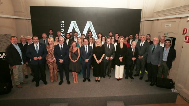 Foto de familia con todos los galardonados