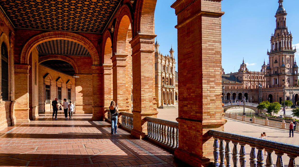 El Ayuntamiento de Sevilla declara 'libre de humos' la Plaza de España y el Parque de María Luisa