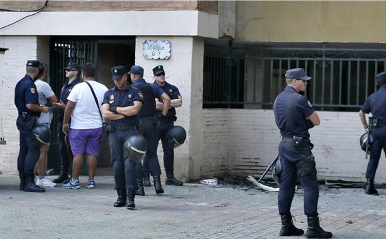 Agentes de la Policía Nacional en un operativo anterior en las Tres Mil Viviendas