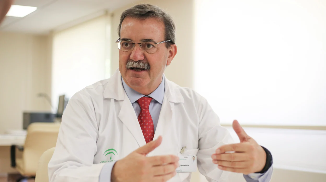 Premio a Manuel Molina, gerente del Virgen del Rocío, como mejor gestor público sanitario de España