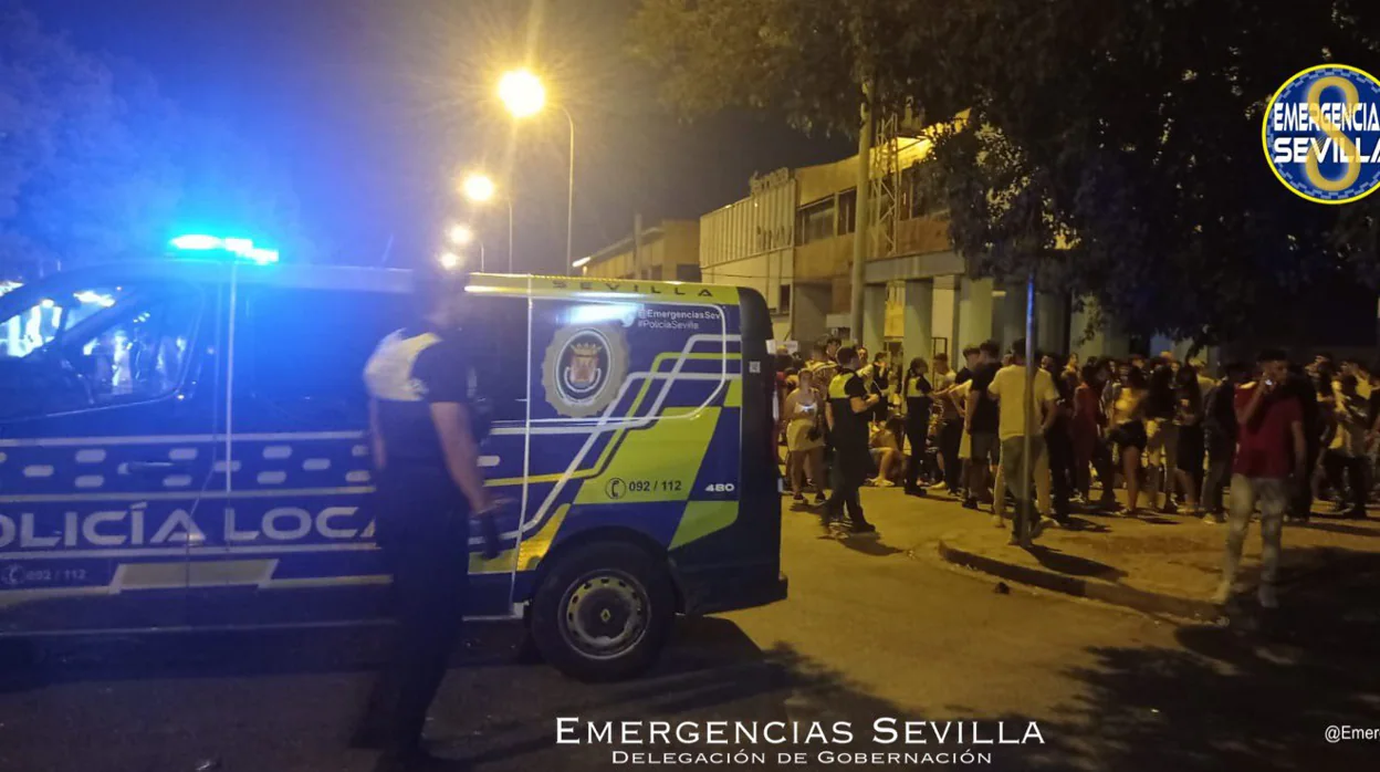 Trece jovenes han sido asistidos por crisis de ansiedad y desvanecimientos en una fiesta de Halloween en Sevilla