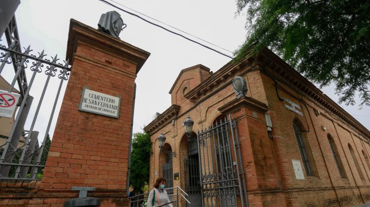 El cementerio de Sevilla renovará su imagen y eliminará los kioskos de flores de la puerta