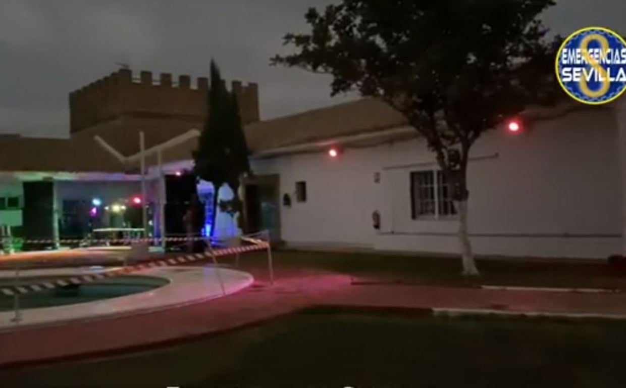 Finca de Pino Montano que ha sido precintada por la Policía Local