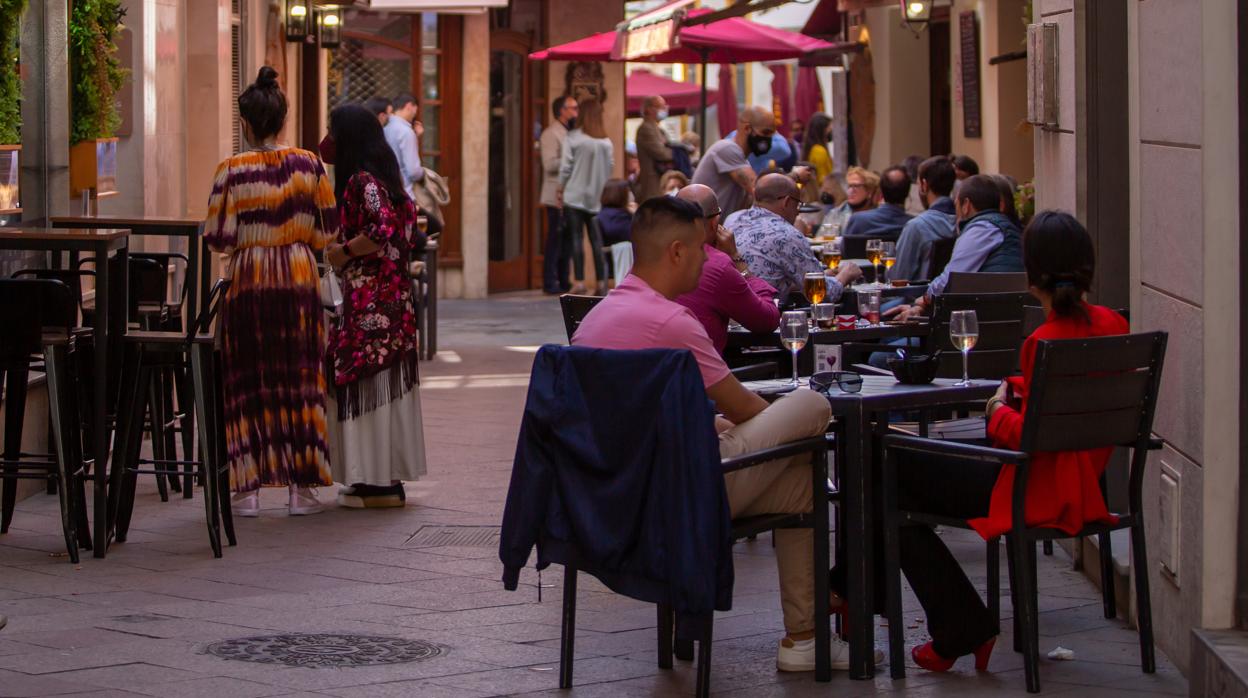 Los bares de Sevilla pararán el día 8 de noviembre para protestar por el precio de la luz