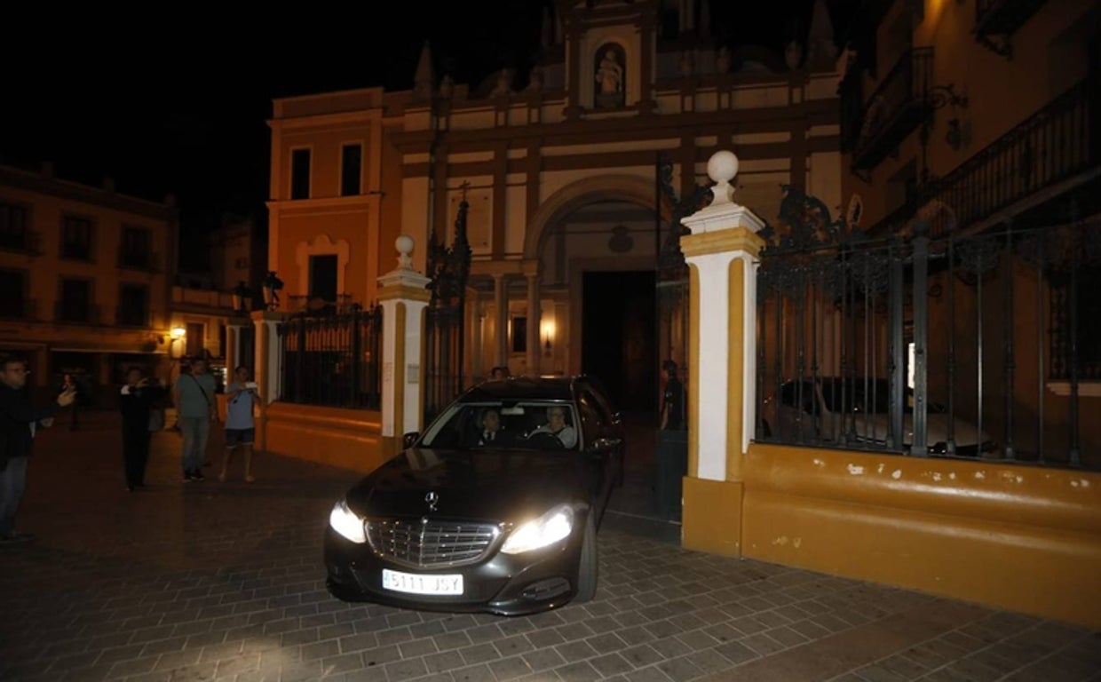 Los restos de Francisco Bohórquez saliendo de la basílica de la Macarena