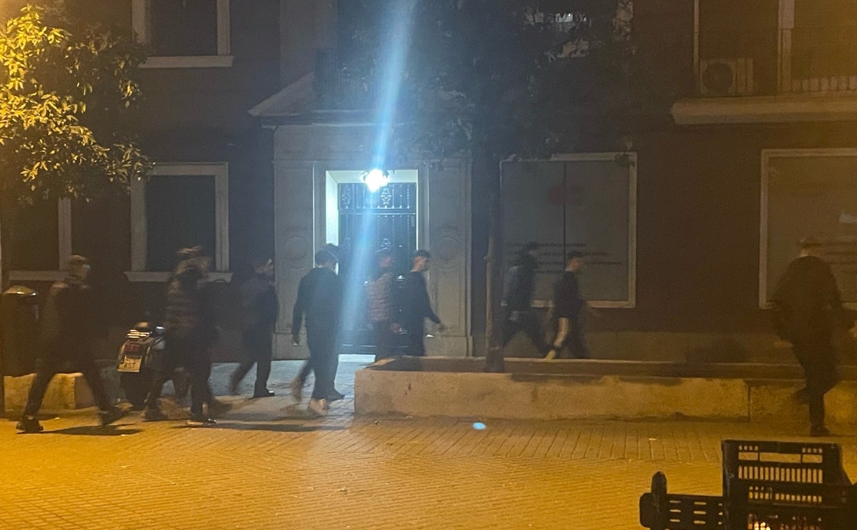 Varios de los implicados en las agresiones de Los Remedios, cazados en un vídeo por un vecino