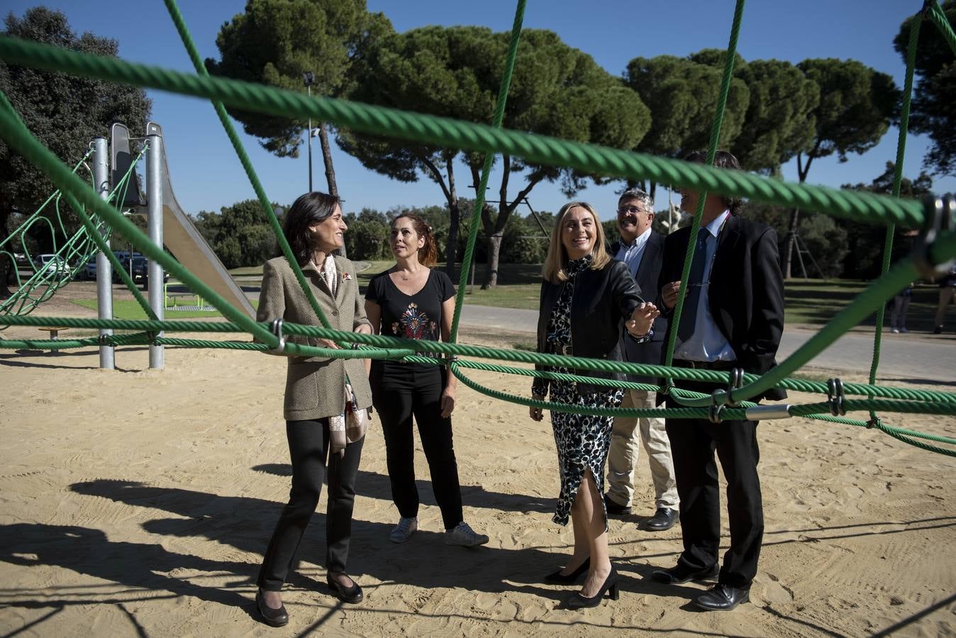 La consejera y la delegada visitaron el parque para ver sus zonas renovadas